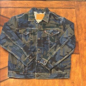 Levi's Premium Lightweight Blue Black and Green Camo Trucker Jacket XL